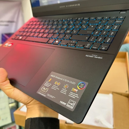 ASUS VIVOBOOK (S) M5506U AMD Ryzen 7 8845HS 5.1 GHz 16GB  1TB SSD 15.6 3K OLED 120Hz Radeon 780M  