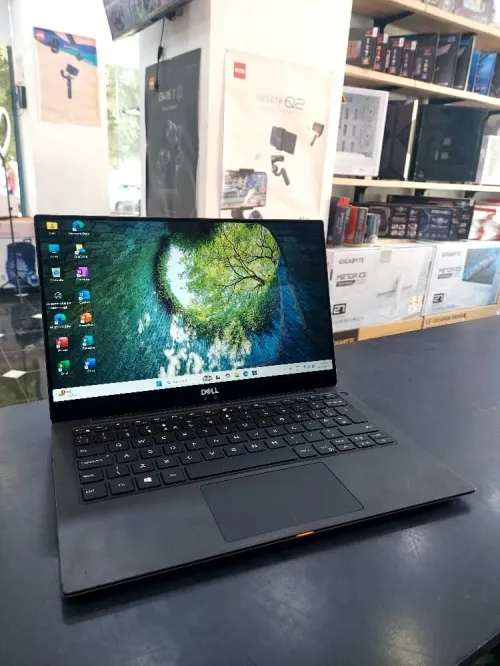 DELL XPS 13 9370 Intel Core i7-8550U RAM 16GB DDR4 512GB SSD 13" 4K UHD Tactile Graphiques UHD Intel