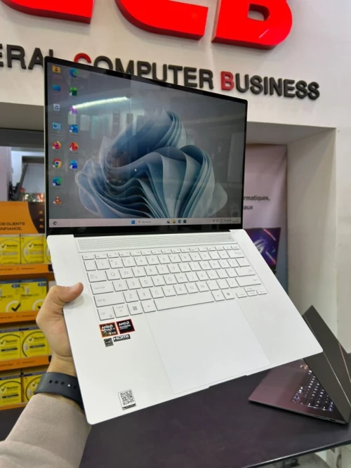 Asus ZenBook S16 UM5606w Ryzen AI 9 HX 370 RAM 32GB DDR5 1TB SSD NVME OLED ASUS Lumina 3K 120 Hz
