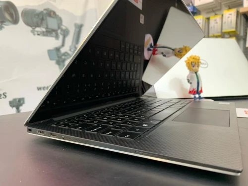 DELL XPS 13 7390 Intel Core i7-10510U 8 Mo de cache, 4,90 GHz 16GB 512GB SSD 13" 4K UHD TACTILE