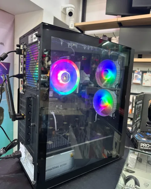 Montage Gaming AMD RYZEN 5 7600 RAM 16GB DDR5 XPG  256G GB SSD NVMe  AC550W 80 PLUS 