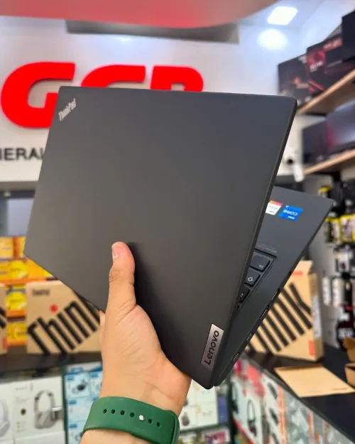 Lenovo ThinkPad X13 Gen3 Intel Core i5-1250P cache 12 Mo jusqu à 4,40 GHz 16GB DDR5 512GB SSD   