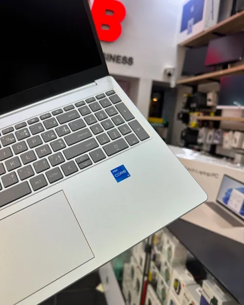 HP 15 Intel Core i5-1235U 10-Coeurs 12-Threads cache 12 Mo, à 4,40 GHz, 8GB 256GB SSD 15.6 Full HD  