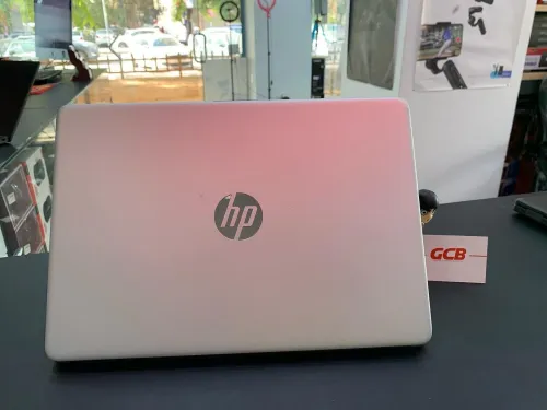 HP 14s Processeur Intel Core i3-1005G1 4 Mo de cache, jusqu'à 3,40 GHz RAM 8GB 256GB SSD 14"