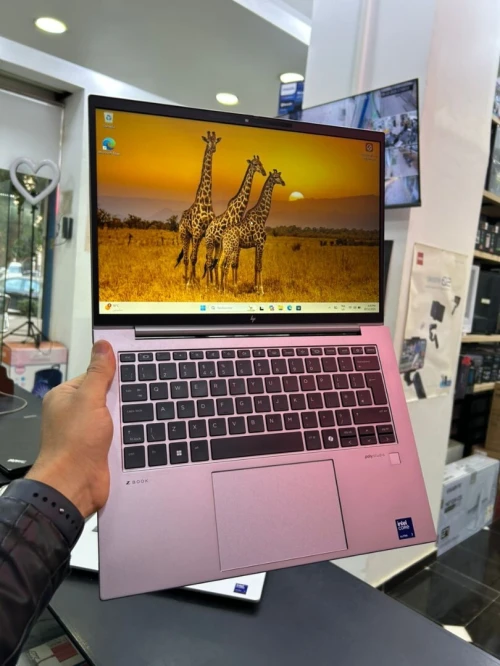 HP ZBOOK FIREFLY 14 G11 Intel Core Ultra 7 155H 32GB DDR5 512GB SSD Arc graphics + RTX A500 4GB