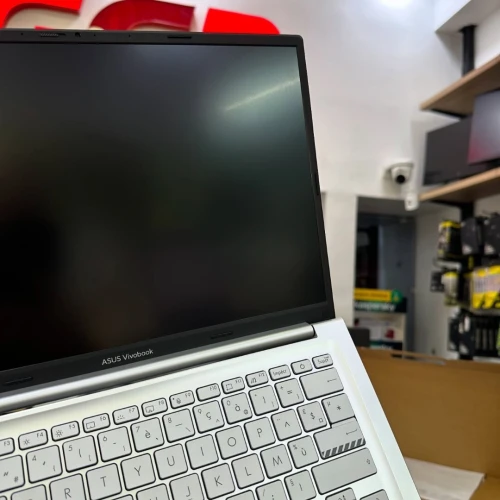 ASUS VIVOBOOK X1405V Intel Core i9-13900H 24 Mo , jusquà 5,40 GHz  RAM 16GB  1TB SSD 14.0 WUXGA