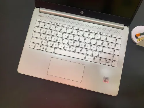 HP 14s Processeur Intel Core i3-1005G1 4 Mo de cache, jusqu'à 3,40 GHz RAM 8GB 256GB SSD 14"