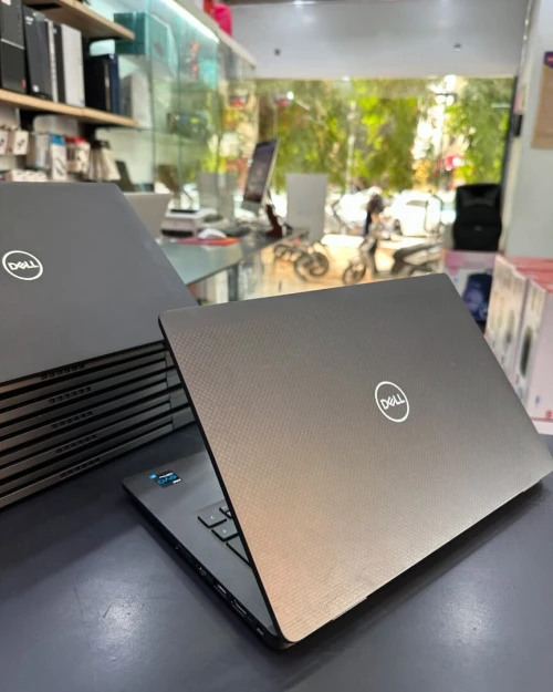DELL LATITUDE 7320 Intel Core i7-1185G7 12 Mo , 4,80 GHz, avec IPU  16GB 256GB SSD 13 FULL HD  