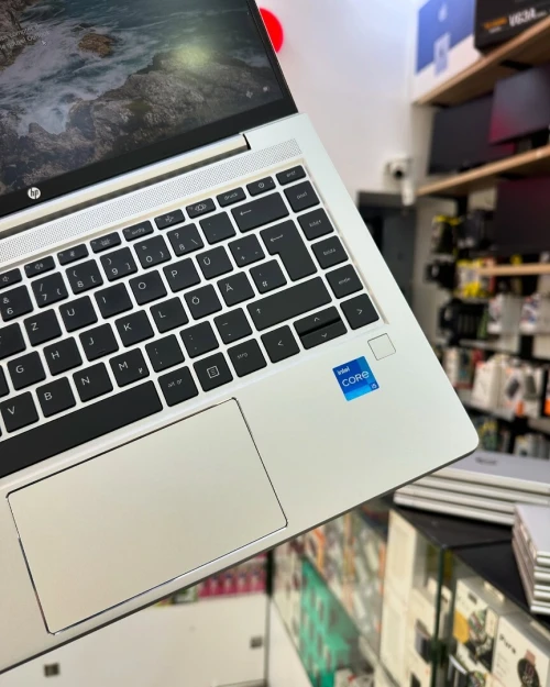 HP ProBook 640 G8 Intel Core i5-1145G7 8 Mo de cache, RAM 16GO  256GB SSD 14 Full HD Intel Iris Xe