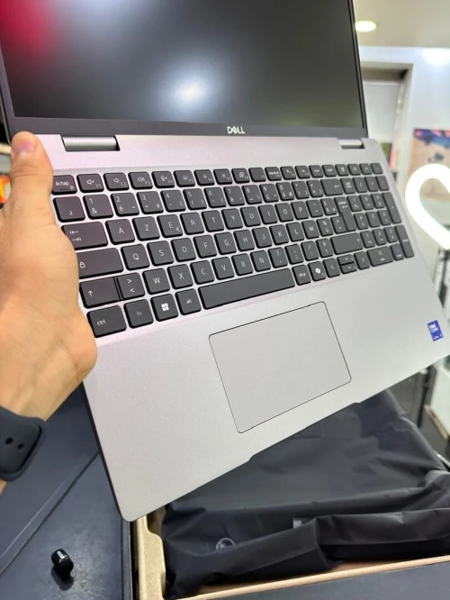 DELL PRECISION 3591 Ultra 5 135H 18 Mo, à 4,60 GHz 16GB 1TB NVME Arc graphics NVIDIA RTX 500 Ada  