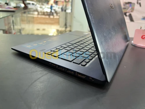 ACER SWIFT 5  Intel Core i7-8550U 8 Mo de cache, jusqu'à 4,00 GHz  8GB  256GB SSD 14" IPS Tactile 