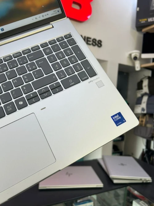 HP ELITEBOOK 660 G11 Intel Core Ultra 5 135U 12 Mo de cache, jusqu'à 4,40 GHz RAM 32GB DDR5 DISQUE 512GB SSD NVMe M.2 ECRAN 16" FULL HD+ Intel Graphics