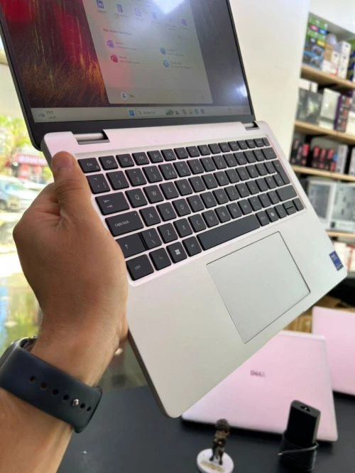 DELL Pro 14 PLUS BP14250 Processeur Intel Core Ultra 5 235U VPro 12 Mo de cache, jusqu'à 4,90 GHz 12-cœurs 14-threads RAM 32GB DDR5 DISQUE 512GB SSD ECRAN 14.0" FULL HD+ iPS  TACTILE Intel Graphics