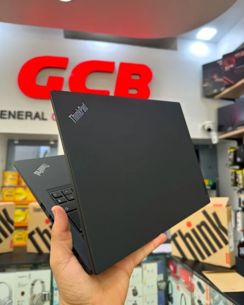 Lenovo ThinkPad X13 Gen3 Intel Core i5-1250P cache 12 Mo jusqu à 4,40 GHz 16GB DDR5 512GB SSD   