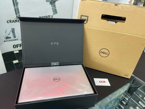 DELL XPS 9310  Intel Core i7-1195G7 12 Mo de cache, 5.00 GHz 16GO 512GB SSD 13" 4K UHD+ TACTILE  