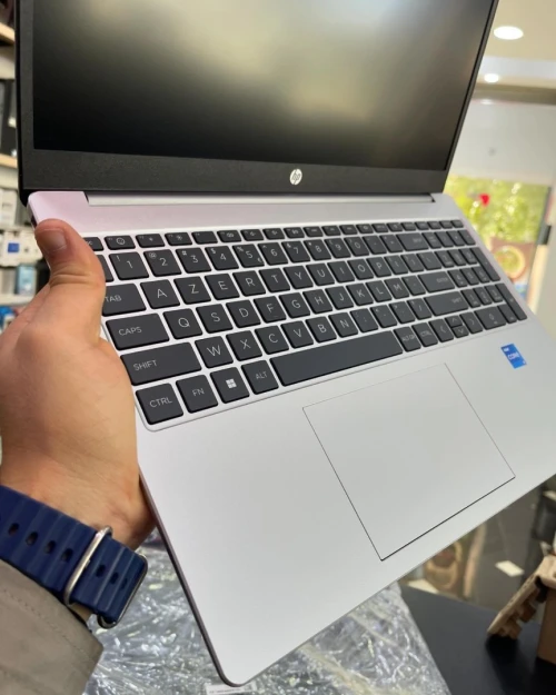 HP 250 G10  Processeur Intel Core i5-1334U 12 Mo de cache,  16GB  512GB SSD 15.6 FULL HD 