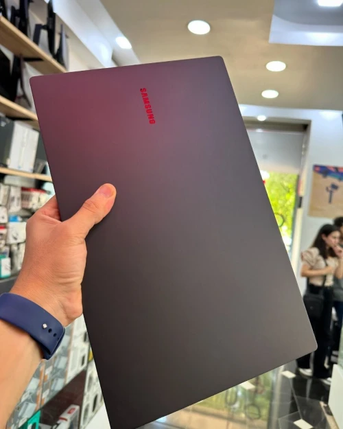 SAMSUNG GALAXYBOOK 2 Intel Core i7-1260P 18 Mo à 4,70 GHz 16GB  512GB SSD  SSD 15.6 FULL HD OLED 