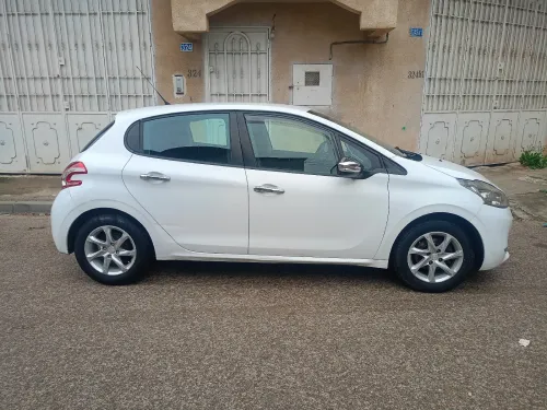 Peugeot 208 2015 Access Facelift