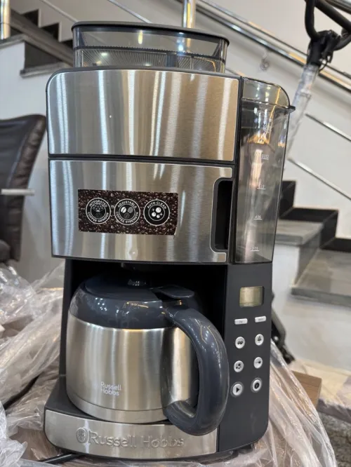 Cafetière avec moulin à grains