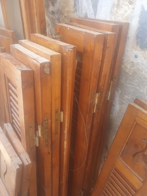 Volets / Portes de buanderie en bois massif
