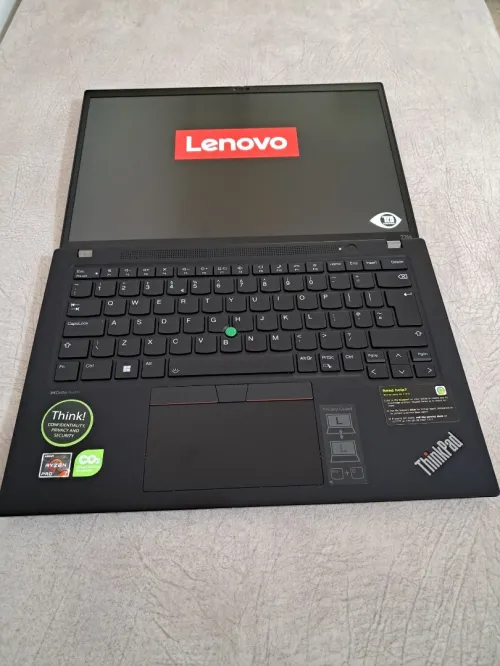 Lenovo Thinkpad T14s Gen4/ Ryzen 7 7840U / 32GB Ram 6400 Mb/s / TACTILLE 14" FHD / 256Gb SSD NVME