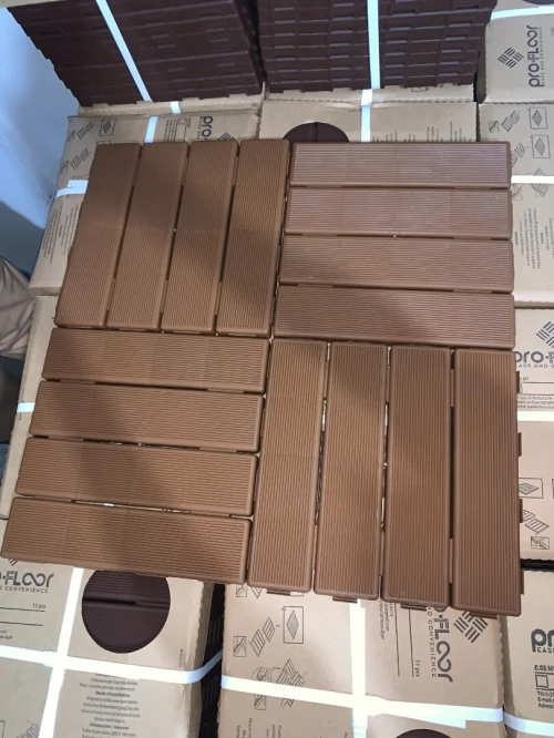 Revêtement de dalle de sol modulaire en plastique pur