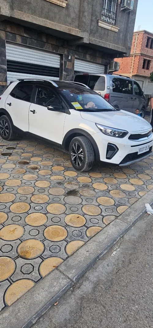 Kia Kx1 2025 Blanche Avec Toit Noir