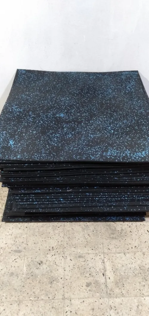 Tapis gomme, terrain de sport , salle de sport revêtements epdm , gomme gazon, 