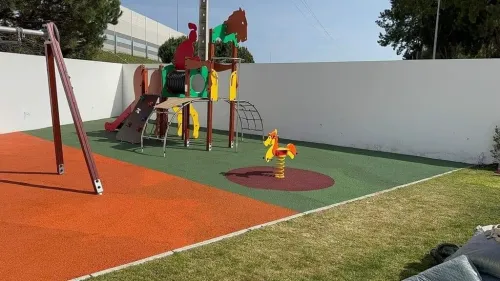 Revêtement terrain de sport,sols souples, acrylique,epdm, gomme 