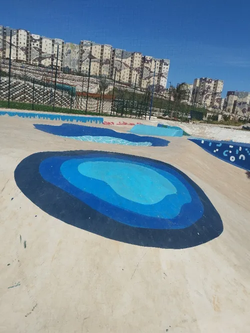 Air de jeux , revêtements Terrain de sport, gomme synthétique acrylique epdm, salle de sport 