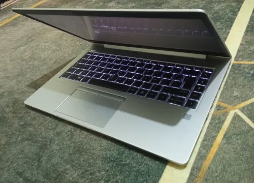 HP i5 8eme 8gb RAM 256gb SSD