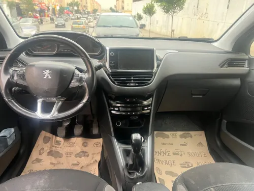 Peugeot 208 2015 Allure