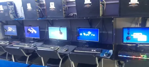 cyber cafe prix 18