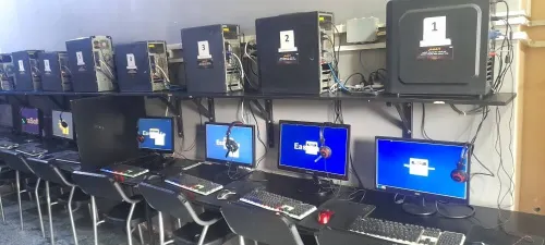 cyber cafe prix 18