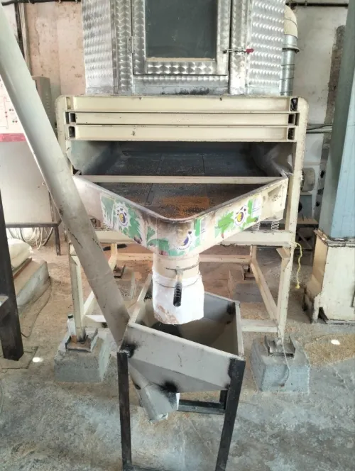 رحى علف دواجن و انعام Moulin a aliments pour bétail - bon état