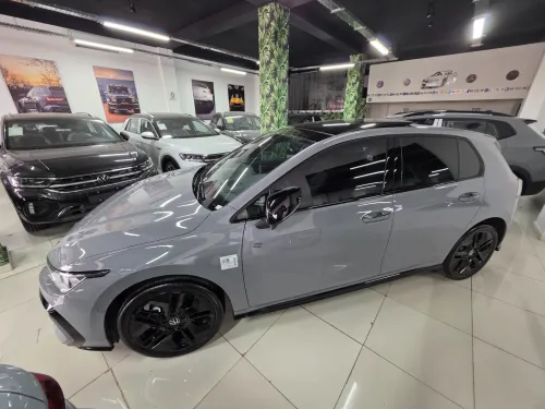 Volkswagen Golf 8 2025 R Black Edition 