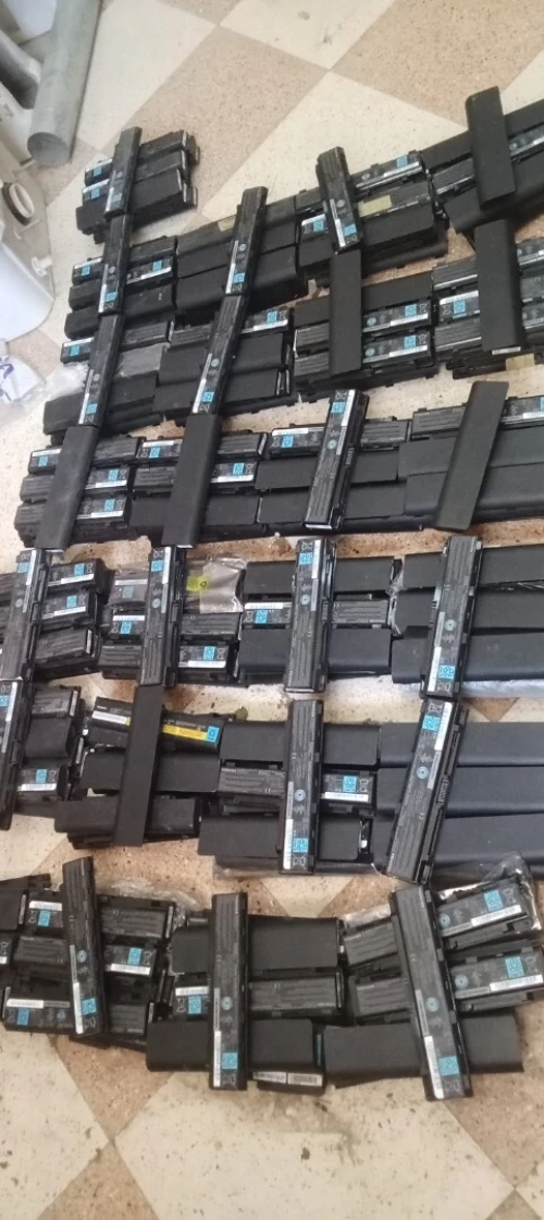 batterie pour laptop quantité 310 psc pour la récupération de battrie lithium سقاط مقاط