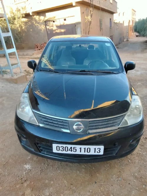 Nissan Tiida 4 portes 2010 Tiida 4 portes