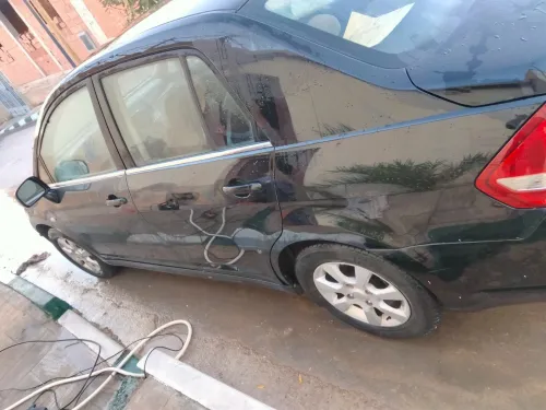 Nissan Tiida 4 portes 2010 Tiida 4 portes