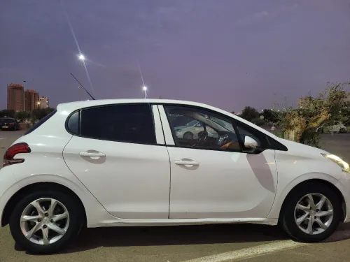 Peugeot 208 2016 Access Facelift