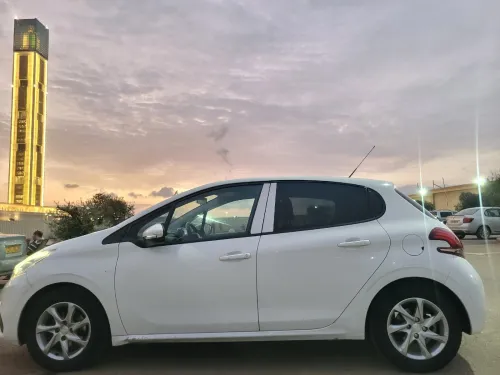 Peugeot 208 2016 Access Facelift