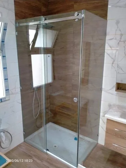 Cabine de douche et paroi sur mesure 