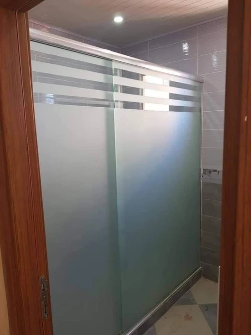 Cabine de douche et paroi sur mesure 