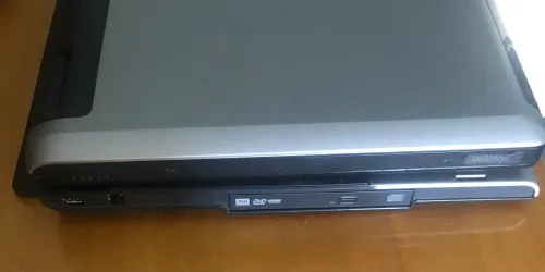Acer Aspire 9920G-3A2G32Mn Du haut de sa dalle 20 pouces et de ses 8 kg, l'Aspire 9920G-3A2G32Mn