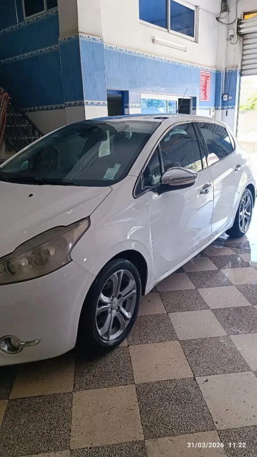 Peugeot 208 2015 Allure