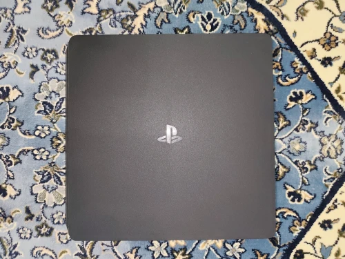 جهاز  PlayStation4 /1TB بحالة ممتازة جداً | أداء قوي وسريع | نظيف ومجرب 100% | مناسب لجميع ألعاب القيمرز | مع يد تحكم أصلية | فرصة لا تعوض