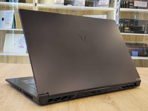 (VENDU) ERAZER DEFENDER I5-13420H 16G 512G SSD RTX4060 17.3' FHD 144HZ WIN11