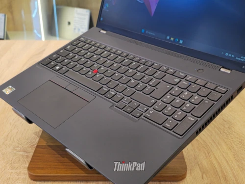 (VENDU) Station Lenovo ThinkPad P16s Gen-2 RYZEN 7 PRO 7840U/w 32G 512G NVME 16" IPS WIN11