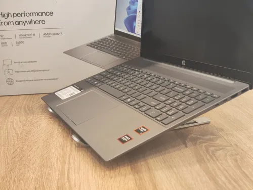 HP Pavilion 16-AG0070WM Ryzen 7 8840U 8Go DDR5 512GB NVMe 16" FHD IPS 
