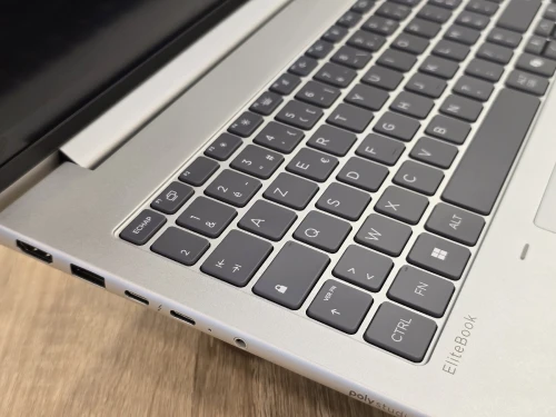HP ELITEBOOK 6 G1i 16 ULTRA 5 235U 32G 512G 16'' TACTIL WIN11